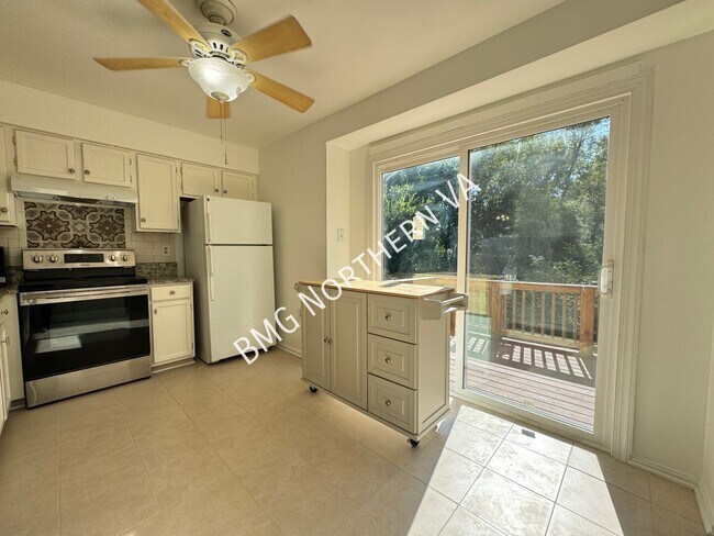 Building Photo - 7343 Rokeby Dr