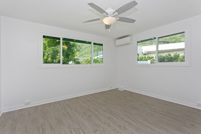 Building Photo - Fully Renovated 4BD in Kuli'ou'ou Valley, Garage-Driveway, Spacious Yard, and Work Shed PETS ALLOWED