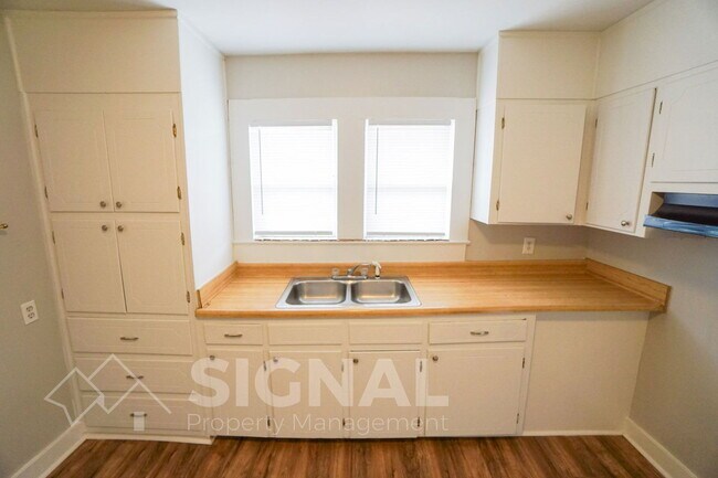 Building Photo - 217 1st Ave SE