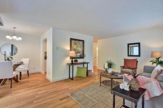 Building Photo - 938 Clark Ave