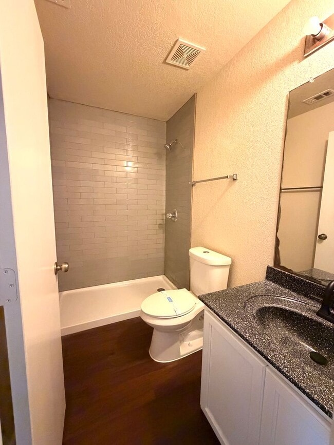 Building Photo - Lovely 3 Bedroom 2.5 Bath with easy access to shopping, schools, I-1604, I-410, Hwy 151, SeaWorld...