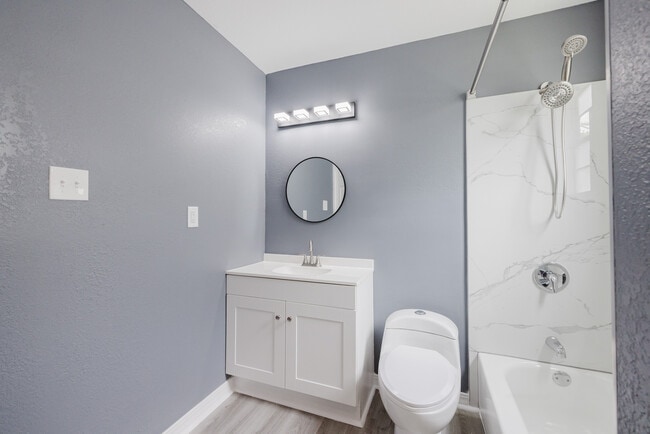 Building Photo - 114 Wilson St