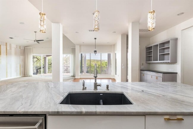 Building Photo - 6605 Peralto Cove