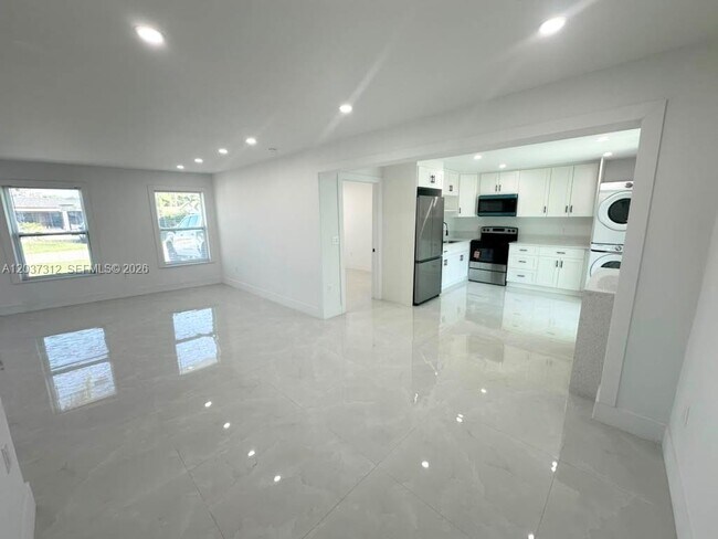 Building Photo - 1473 NE 30th Ct
