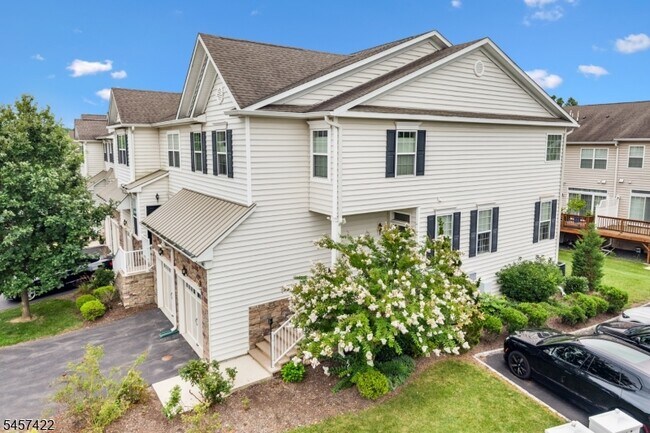 Building Photo - 33 Cortland Pl