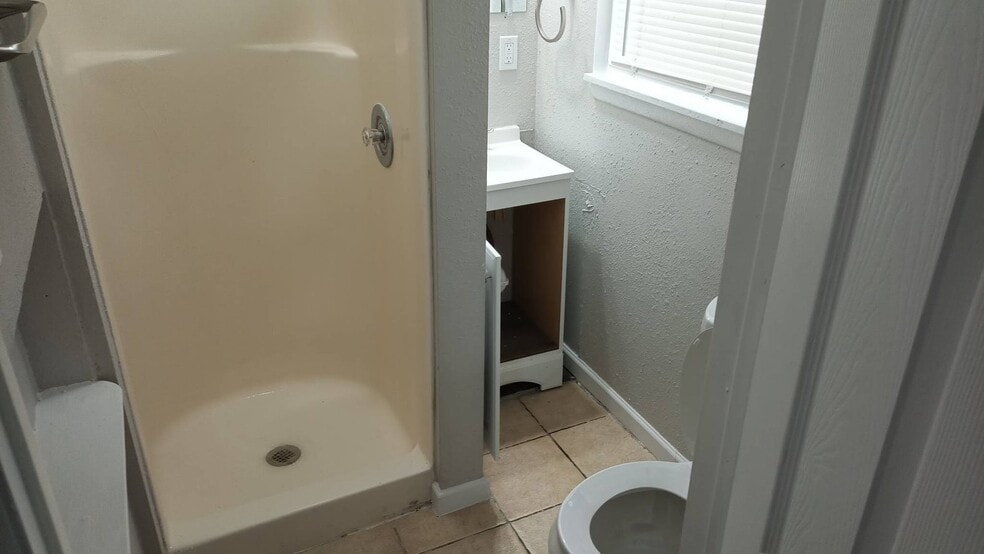 Building Photo - 5742 S Quincy Ave