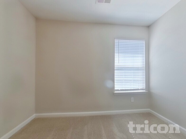 Building Photo - 120 Lakeside Point