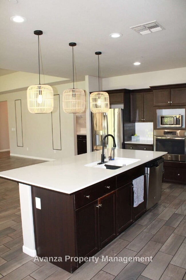 Building Photo - 4 Bed/2.5 Bath - Home for Rent Rent: $3,195/month Security Deposit: $3,295 Clovis East High Schoo...