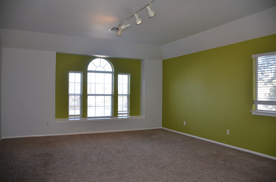 Building Photo - 9142 Maggie Ct