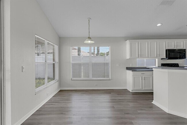 Building Photo - 15412 Montilla Loop