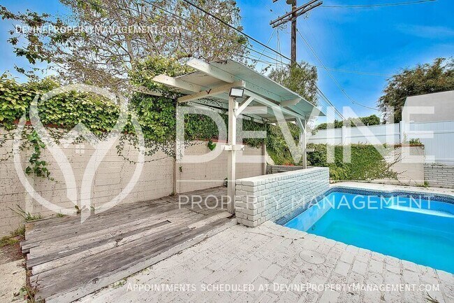 Building Photo - 3026 Greenfield Ave