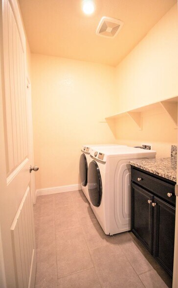 Building Photo - 4419 Kerr Ct