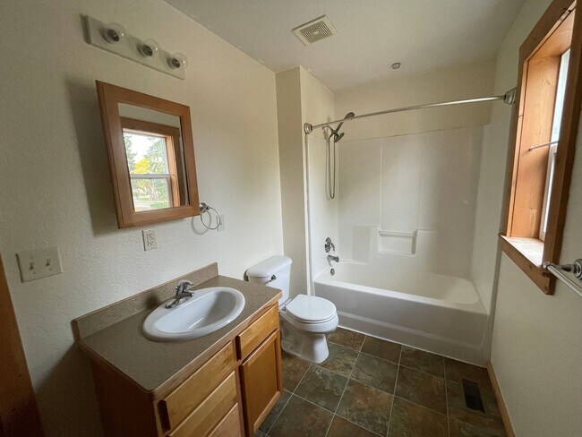 Building Photo - 697 Waverly Pl