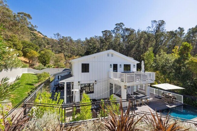 Building Photo - 31 Gold Hill Grde