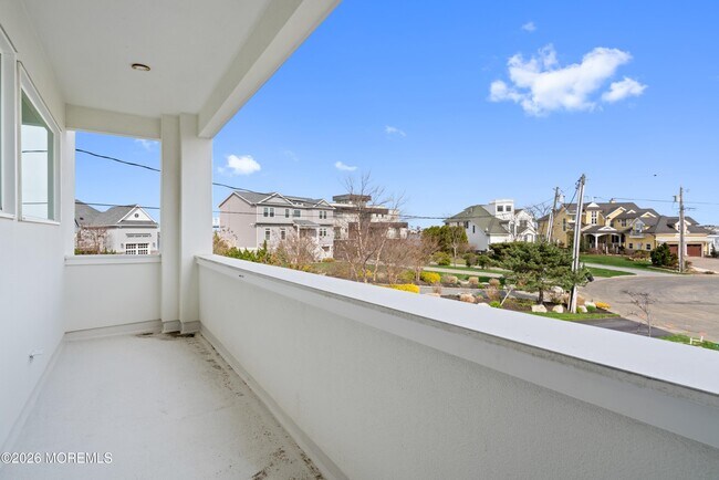 Building Photo - 7 Circle Dr