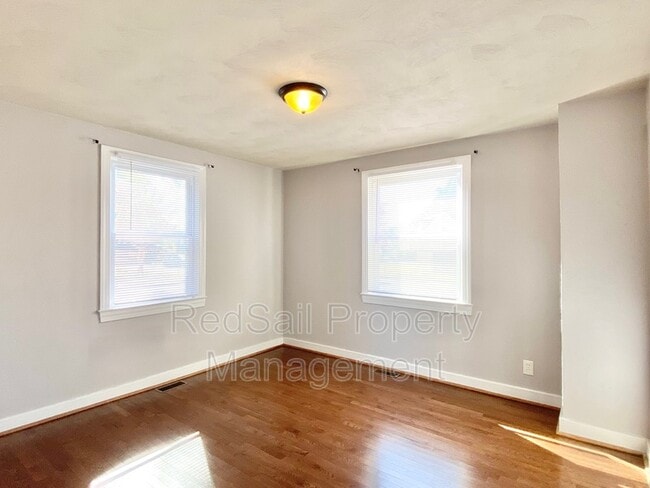Building Photo - 3524 Bapaume Ave
