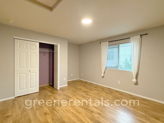 Building Photo - 3BR/2.5BA Townhome in Established Olympia Neighborhood