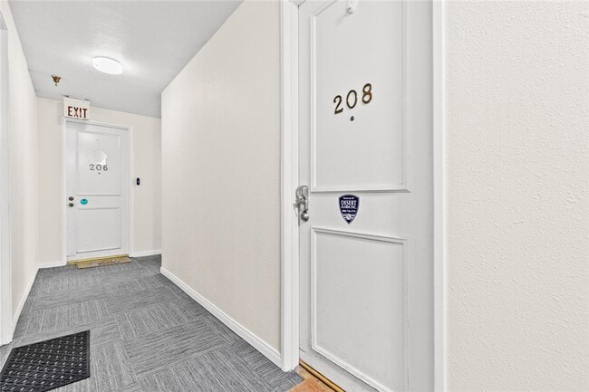 Building Photo - 16940 Chatsworth St