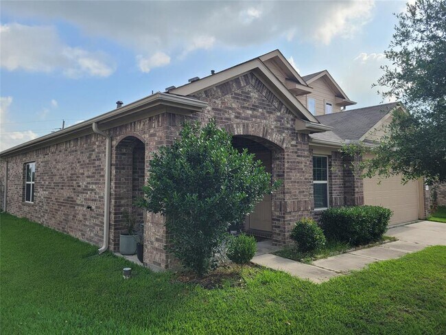 Building Photo - 10106 Tallcrest Ln