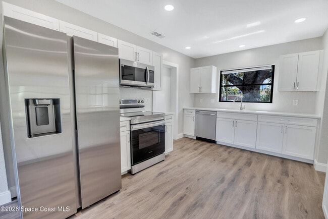 Building Photo - 644 Nida Dr