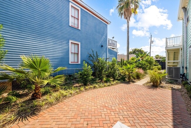 Building Photo - 2817 Avenue Q