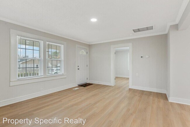 Building Photo - 4 br, 2 bath House - 724 E. Nelson Ave