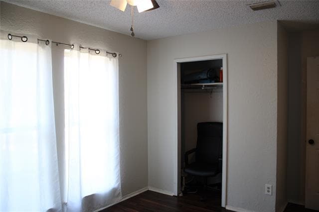 Building Photo - 2416 Majestic Dr