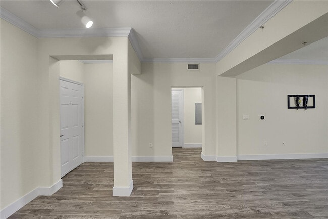 Building Photo - 533 NE 3rd Ave