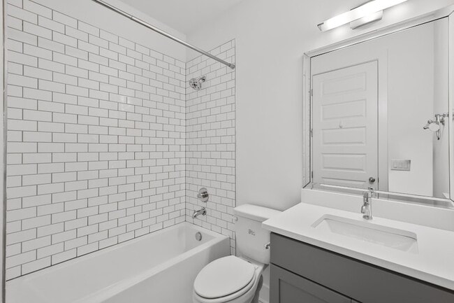 Building Photo - 700 James Ave