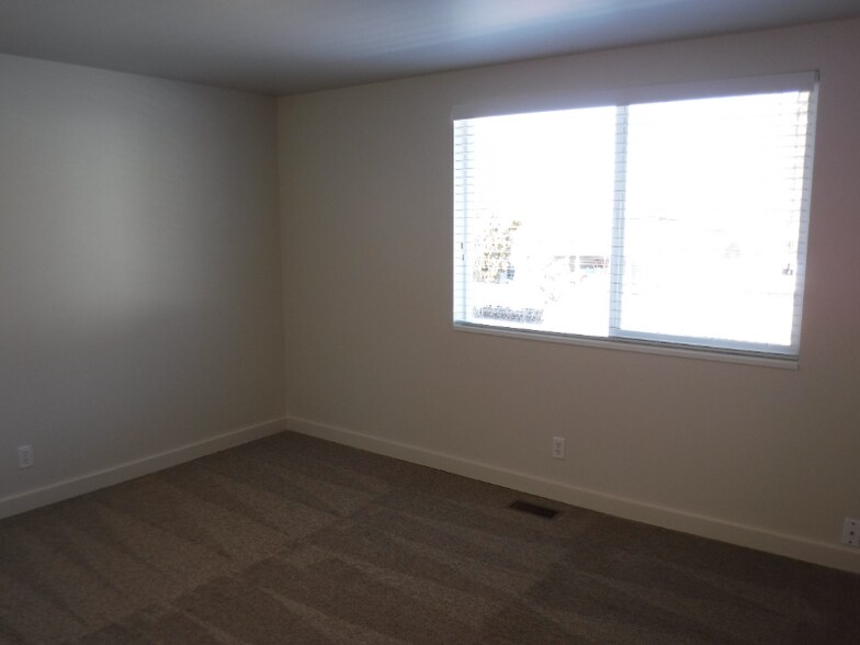 Building Photo - 2117 E 3300 S