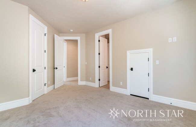 Building Photo - Executive Custom Home with River View on Acreage in West Linn