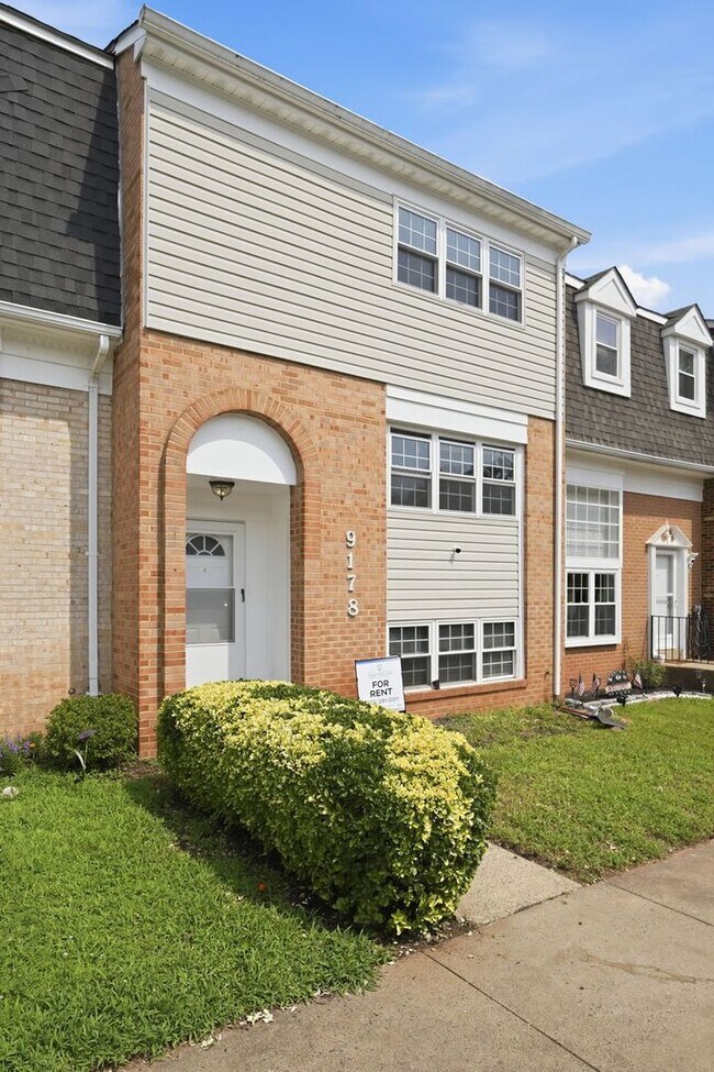 Building Photo - 9178 Laurelwood Ct