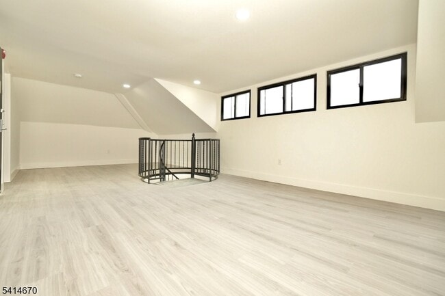 Building Photo - 536 Central Ave