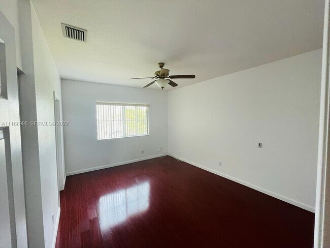 Building Photo - 903 N Santa Catalina Cir