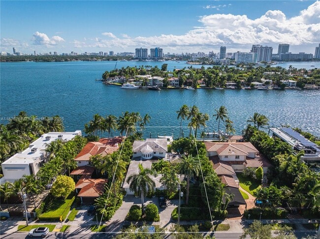 Building Photo - 625 E Dilido Dr