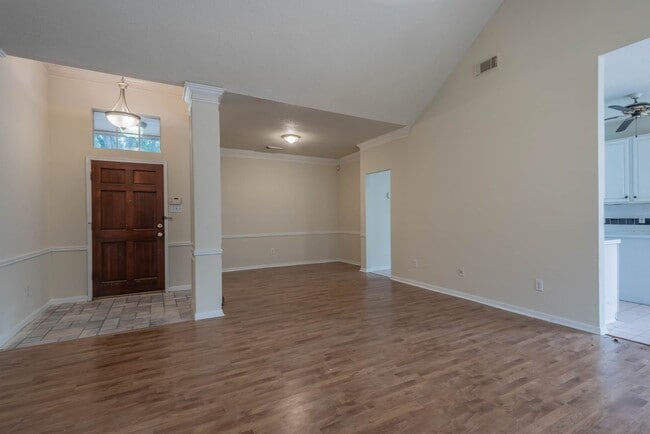 Building Photo - 17030 Macleish Dr