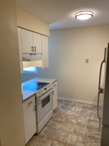 Building Photo - 2005 NW Hickory Ln