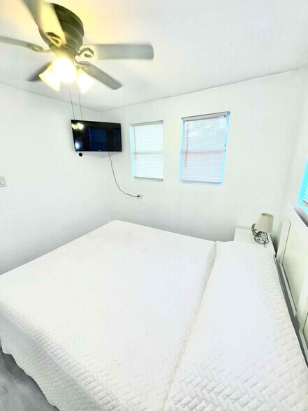 Building Photo - 1211 E 18th Ave