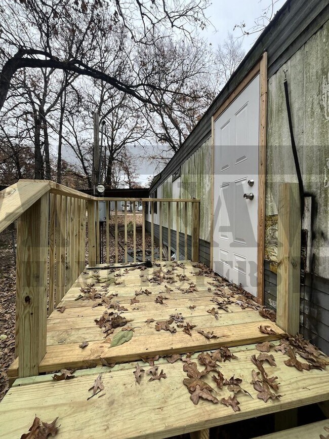 Building Photo - Charming 2-bedroom, 1-bathroom home!