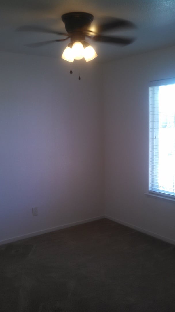 Building Photo - Beautiful home located in a court!