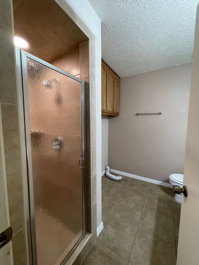 Building Photo - 6601-6603 Laura Ann Court
