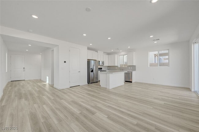 Building Photo - 8484 W Agate Ave