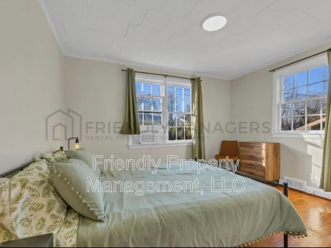 Building Photo - 517 W Brookline St