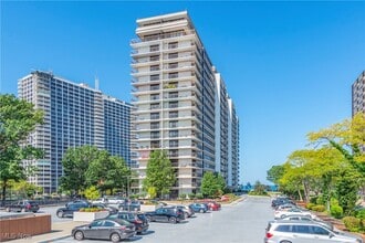 Building Photo - 12550 Lake Ave