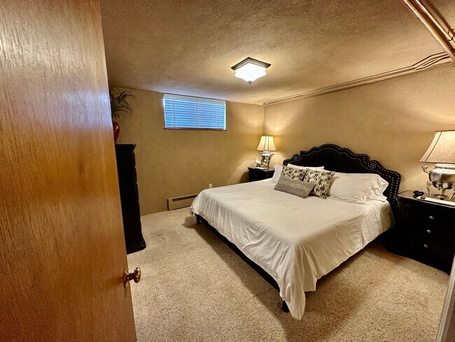 Building Photo - Wash Park 2-Bedroom, 2- Bathroom Condo Available in August