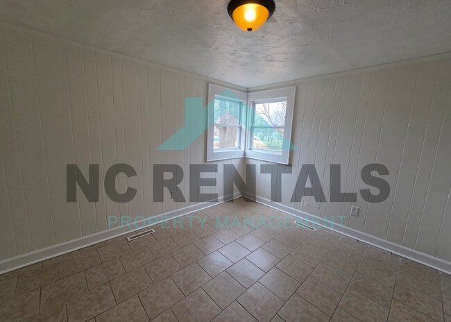 Building Photo - 312 Walter Chambers St