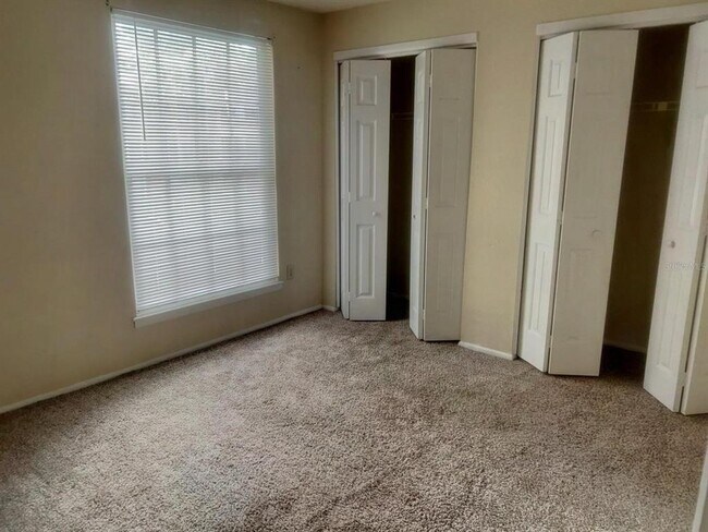 Building Photo - 4027 Versailles Dr