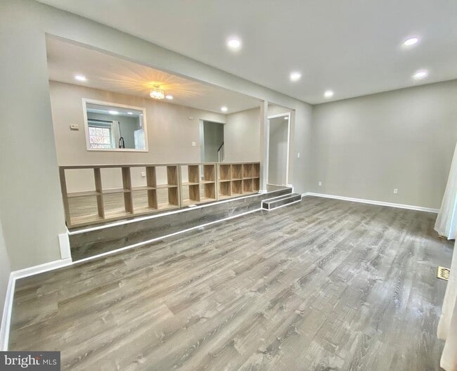 Building Photo - 10323 Hampshire Green Ave