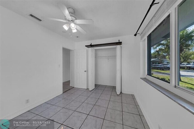 Building Photo - 1906 NW 45th Ct