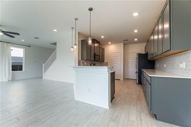 Building Photo - 316 Los Cobos Ln